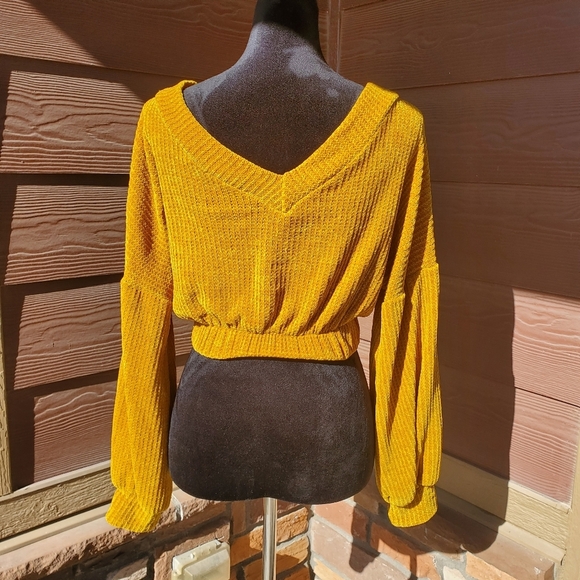 Before You Mustard Chenille Knit Cropped V-Neck Sweater Women's Size Small EUC - Picture 3 of 13